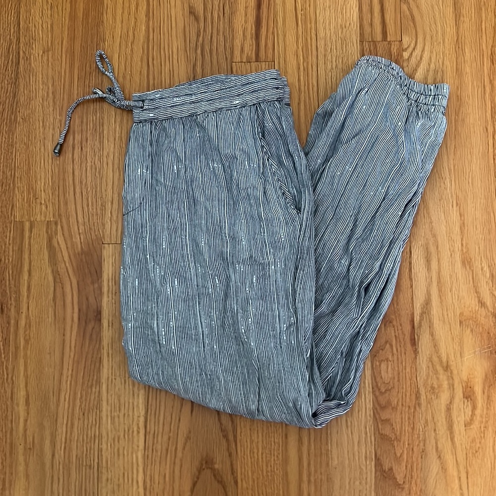 Splendid navy and white striped jogger. Very Grandmillenial!